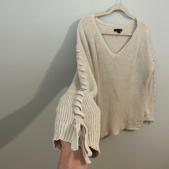 American Eagle Outfitters Cream V-Neck Wool Blend Knit Sweater Size Medium - Picture 4 of 7